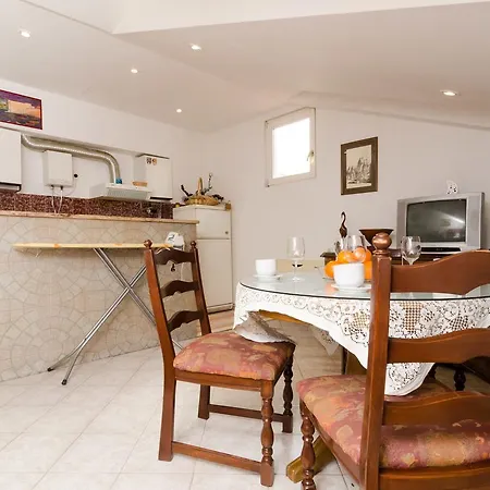 La Marina Apartment *